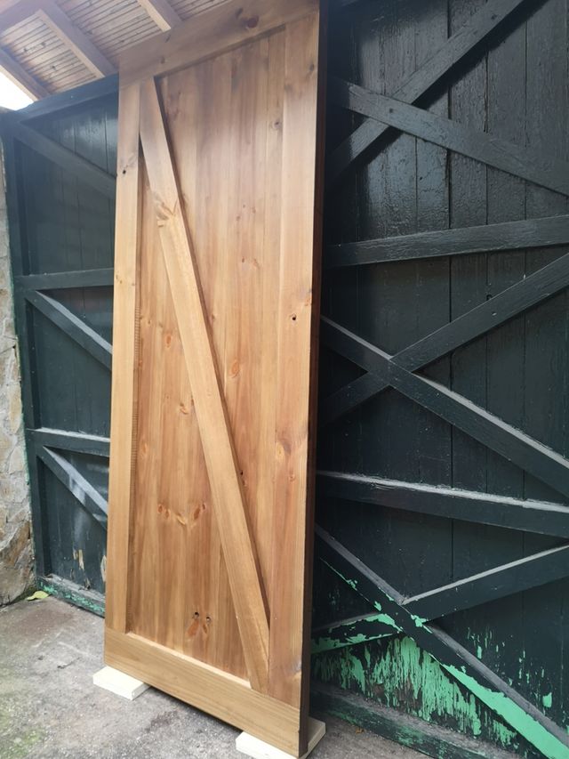 Puerta corredera estilo granero de segunda mano por 380 € en Madrid en