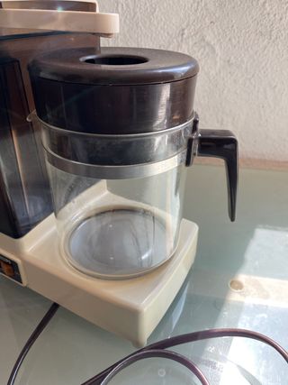 Cafetera eléctrica philips antigua de segunda mano por 8 EUR en Vinyols i  els Arcs en WALLAPOP