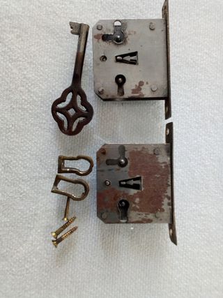2 cerraduras de armario antiguo de segunda mano por 10 € en Córdoba en