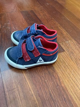 Zapatos bebé talla 21 de segunda mano por 5 EUR en Torremolinos en WALLAPOP