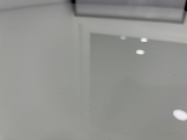 Mesa alta de vidrio blanco