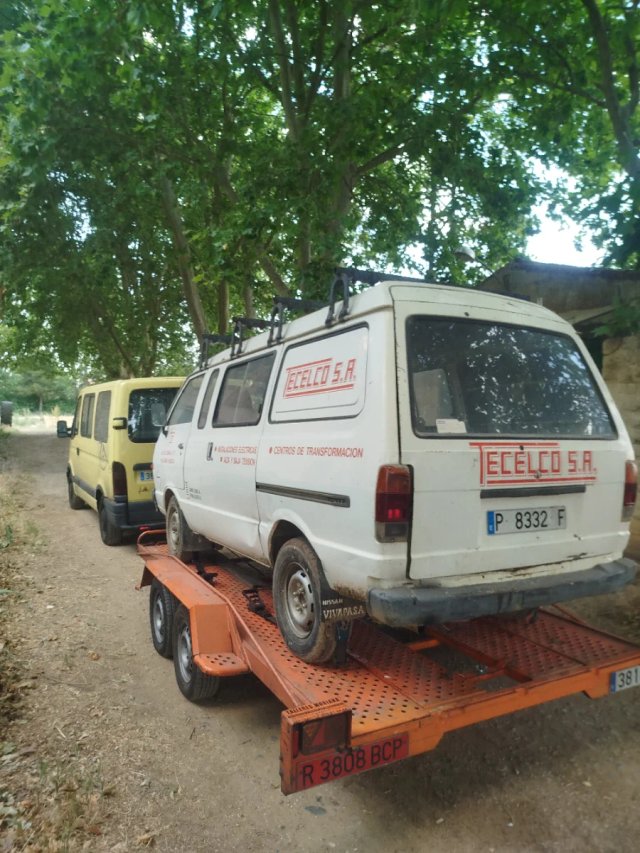 Plataforma porta vehículos, grua coches clásicos