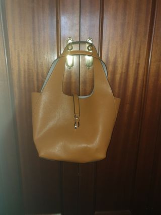 Bolso reversible Parfois de segunda mano por 7 EUR en Lugo en WALLAPOP