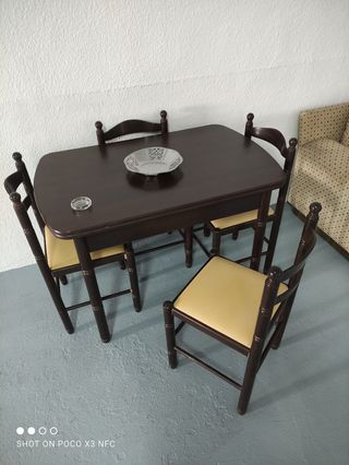 Mesa cocina y sillas ( precio negociable) de segunda mano por 180 € en