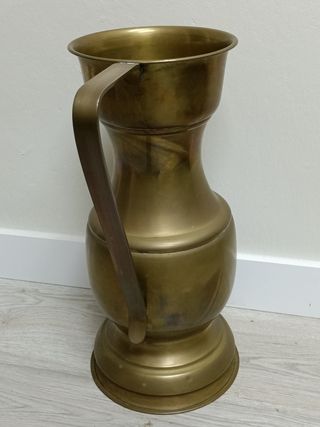 Gran Jarra o paragüero Laton