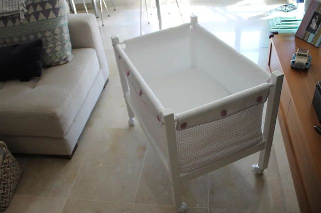 Mini cuna completamente equipada