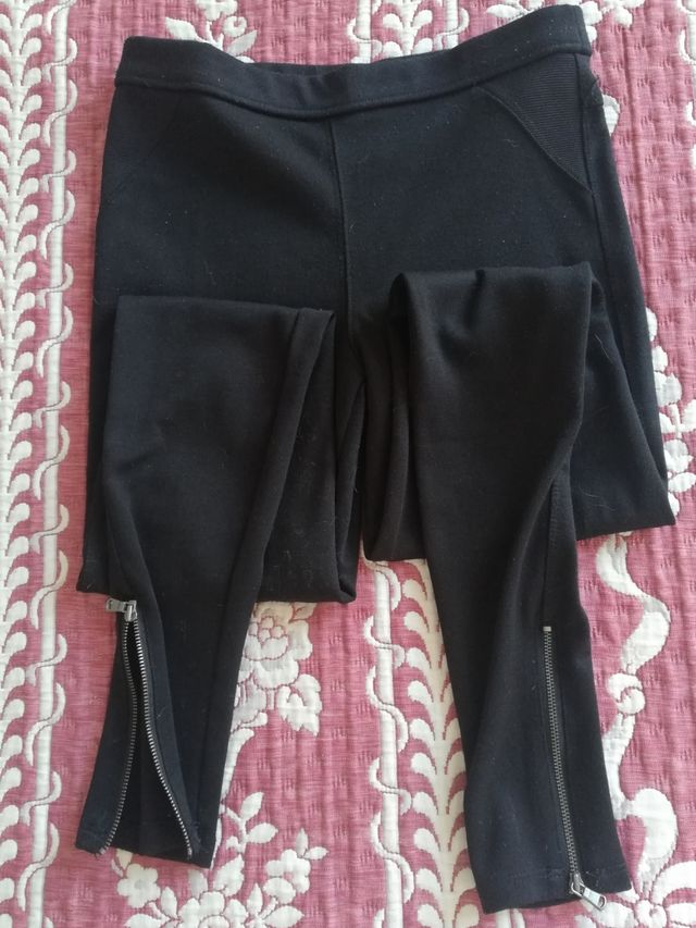 Pitillo elástico y leggins de Bershka