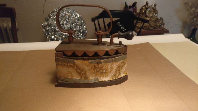 Plancha siglo XIX de carbón, hierro fundido.