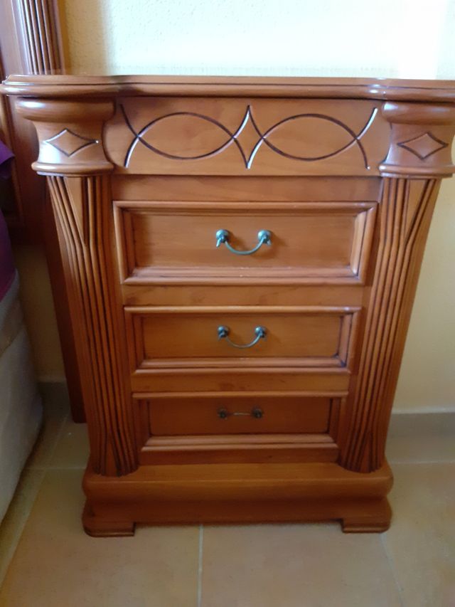 Dormitorio de madera maciza de segunda mano por 100 € en Chilches en