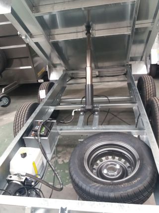 Remolque NUEVO BASCULANTE ELÉCTRICO BATERÍA.