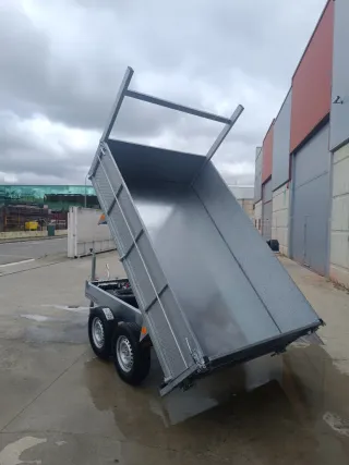 Remolque NUEVO BASCULANTE ELÉCTRICO BATERÍA.