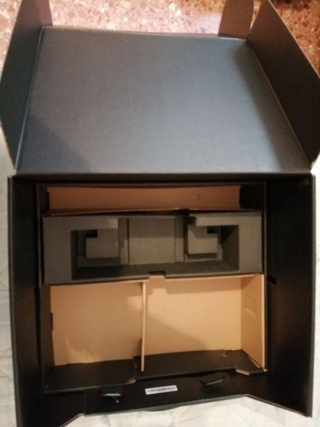 Vendo Xbox one Day one 2013