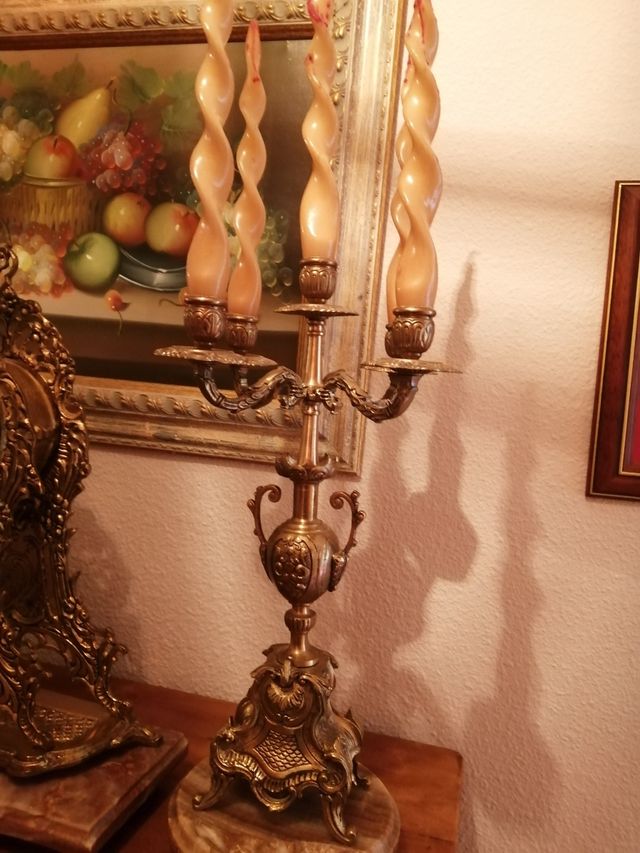 RELOJ CON CANDELABROS A JUEGO