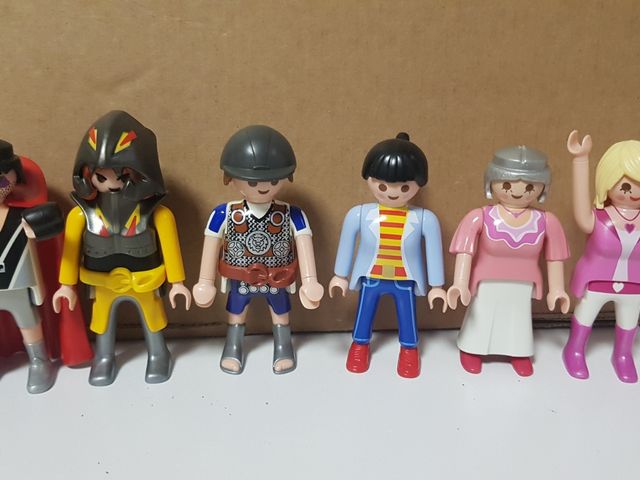 LOTE DE 6 PLAYMOBIL CHICOS Y CHICAS NUEVOS