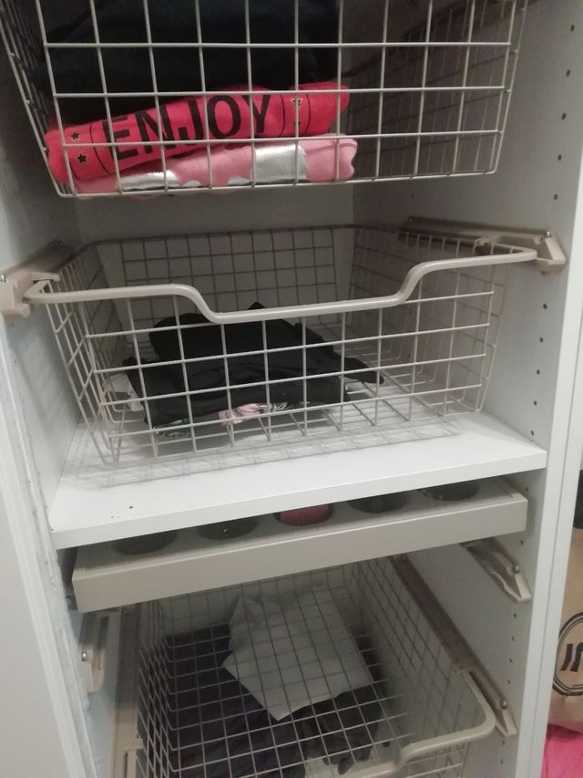 Armario puertas correderas de segunda mano por 350 € en Huesca en WALLAPOP