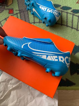 Botas de fútbol con velcro de segunda mano en WALLAPOP