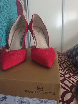 Zapatos rojos Gloria Ortiz de segunda mano por 38 EUR en El Molar en  WALLAPOP