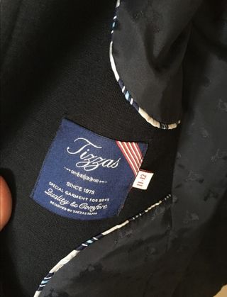 OPORTUNIDAD!! Chaqueta niño.Tizzas (Comunión) de segunda mano por 28 EUR en  Espartinas en WALLAPOP