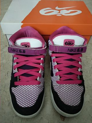 Zapatillas Nike 6.0 de mujer de segunda mano por 20 EUR en Cádiz en WALLAPOP