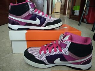 Zapatillas Nike 6.0 de mujer de segunda mano por 20 EUR en Cádiz en WALLAPOP