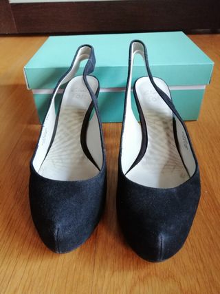 Zapatos de fiesta Clarks de segunda mano por 20 EUR en Barcelona en WALLAPOP