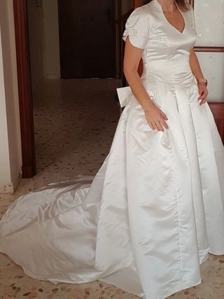 Vestido de Novia Pronovias Talla 42 de segunda mano por 59,99 EUR en  Algeciras en WALLAPOP
