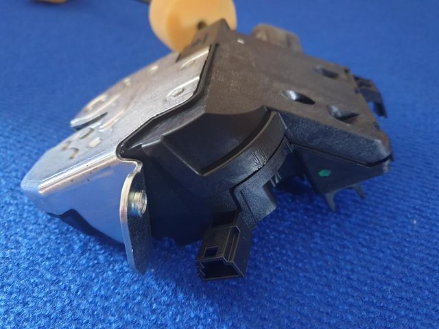 Cerradura motor portón maleterlo Mercedes S W221