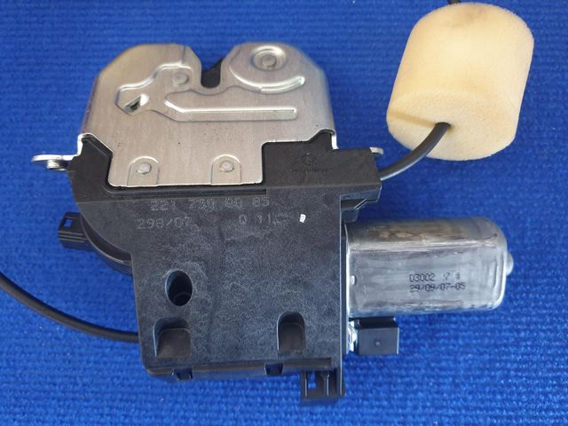 Cerradura motor portón maleterlo Mercedes S W221