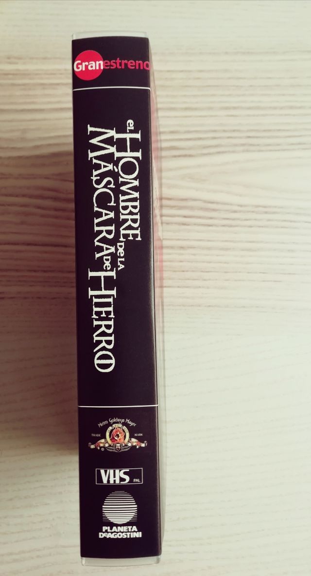 EL HOMBRE DE LA MÁSCARA DE HIERRO