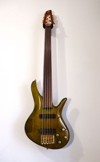 Bajo eléctrico 5 cuerdas fretless de segunda mano por 299 EUR en Valencia  en WALLAPOP