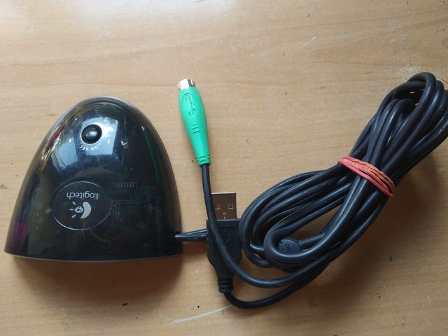 Ordenador de escritorio marca Lenovo.