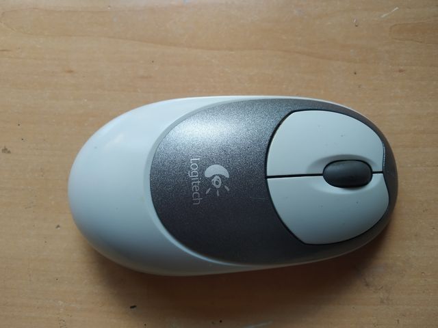 Ordenador de escritorio marca Lenovo.