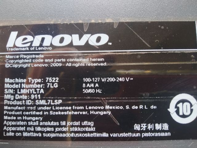 Ordenador de escritorio marca Lenovo.