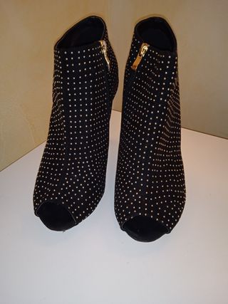 Zapatos tipo botines de mujer de segunda mano por 20 EUR en La Calavera en  WALLAPOP