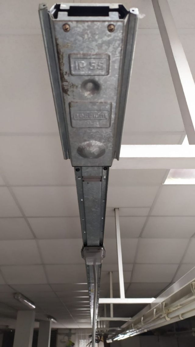 carril de corriente luz