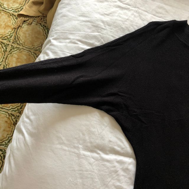 Jersey negro anchito