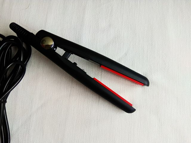 PIASTRA PER CAPELLI DA VIAGGIO