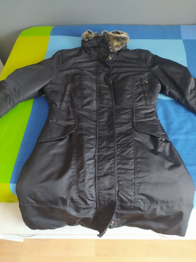 Abrigo negro. Talla única. Girona capital.