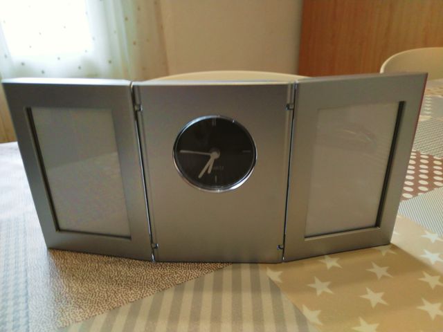 Reloj doble marco fotos.