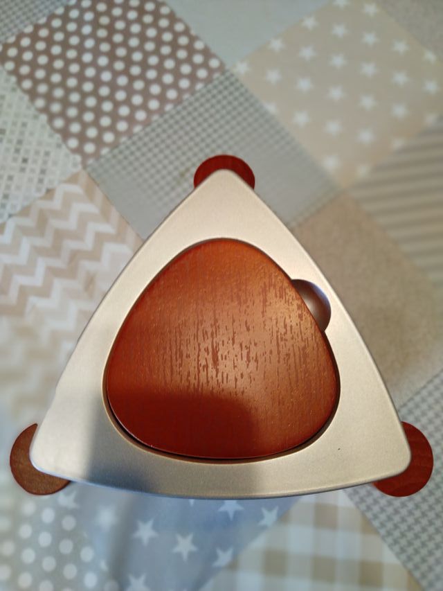 Relógio, termômetro e barômetro.