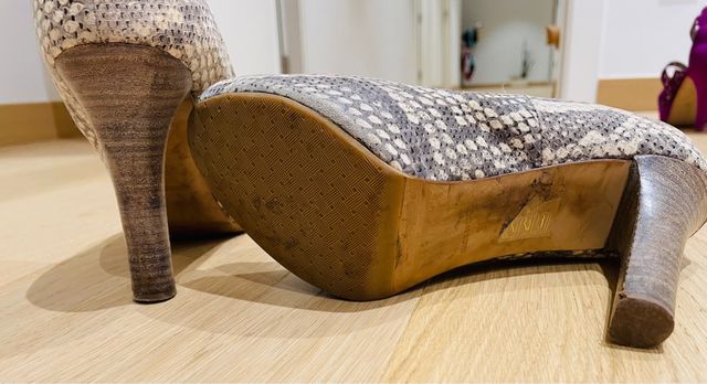 Zapatos imitación serpiente