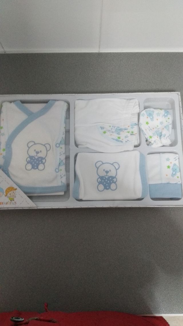 Juego de Ropa de Bebé.