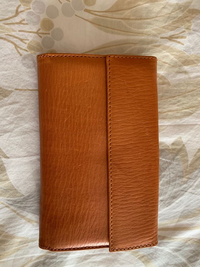 Billetero cuero varios compartimentos