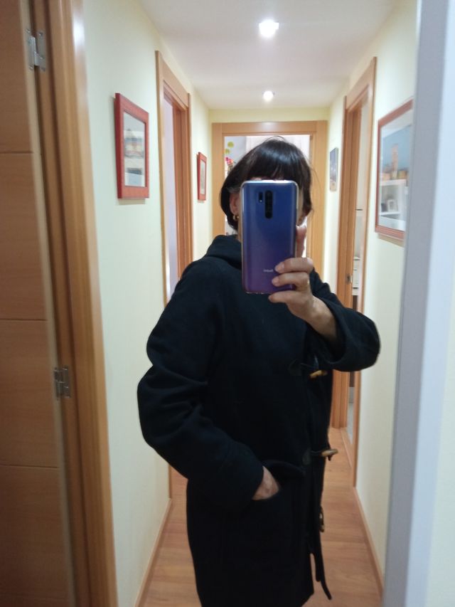 abrigo en negro
