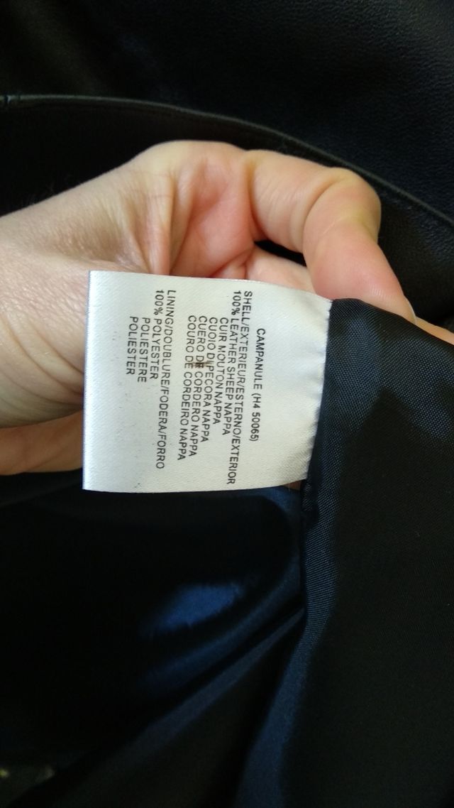 falda negra de piel con abertura René Derhy
37 cm