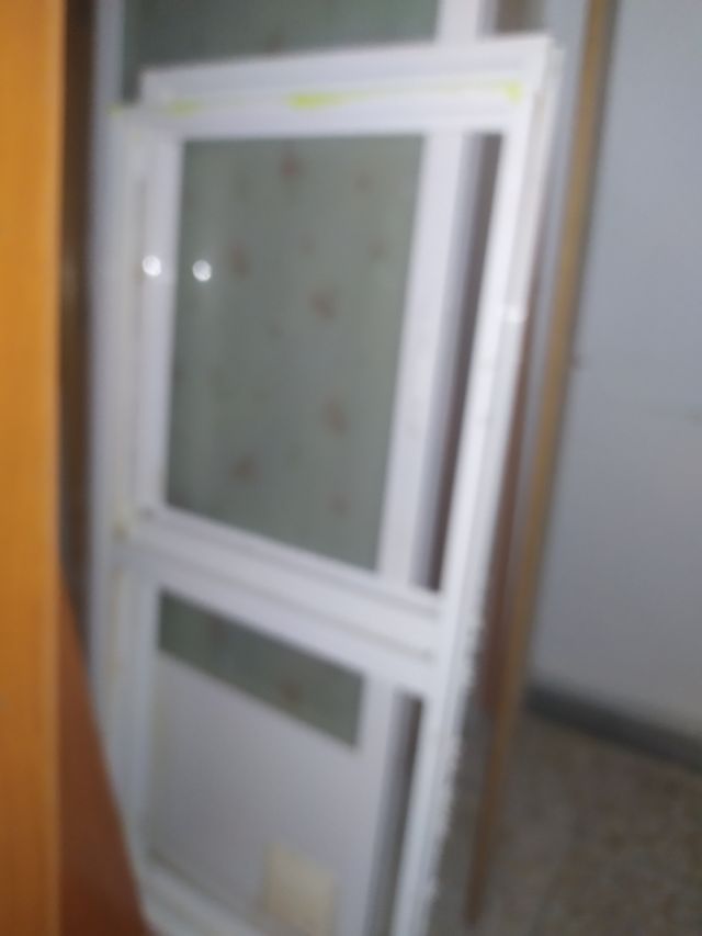 Montante superior , de una puerta corredera climat