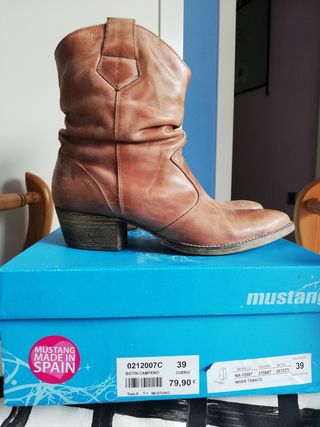 Botín campero de piel Mustang t40 de segunda mano por 15 EUR en Manzanares  en WALLAPOP