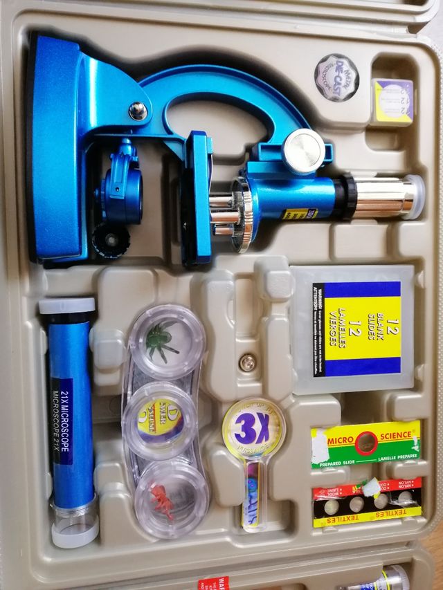 Microscopio educativo.