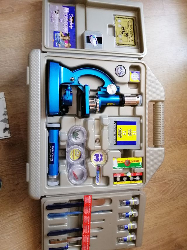 Microscopio educativo.