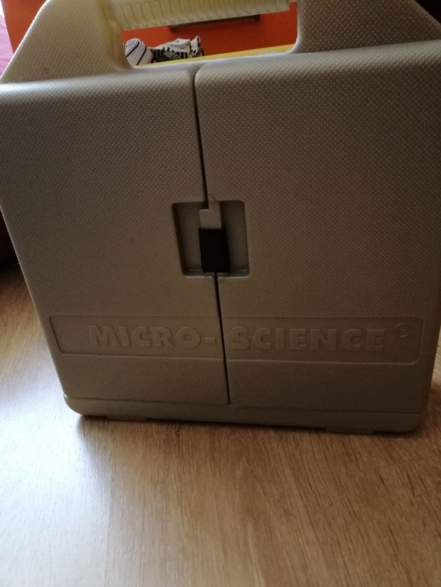 Microscopio educativo.